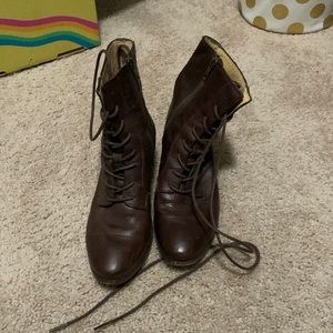 Frye lace up ankle boots size 6.5 B